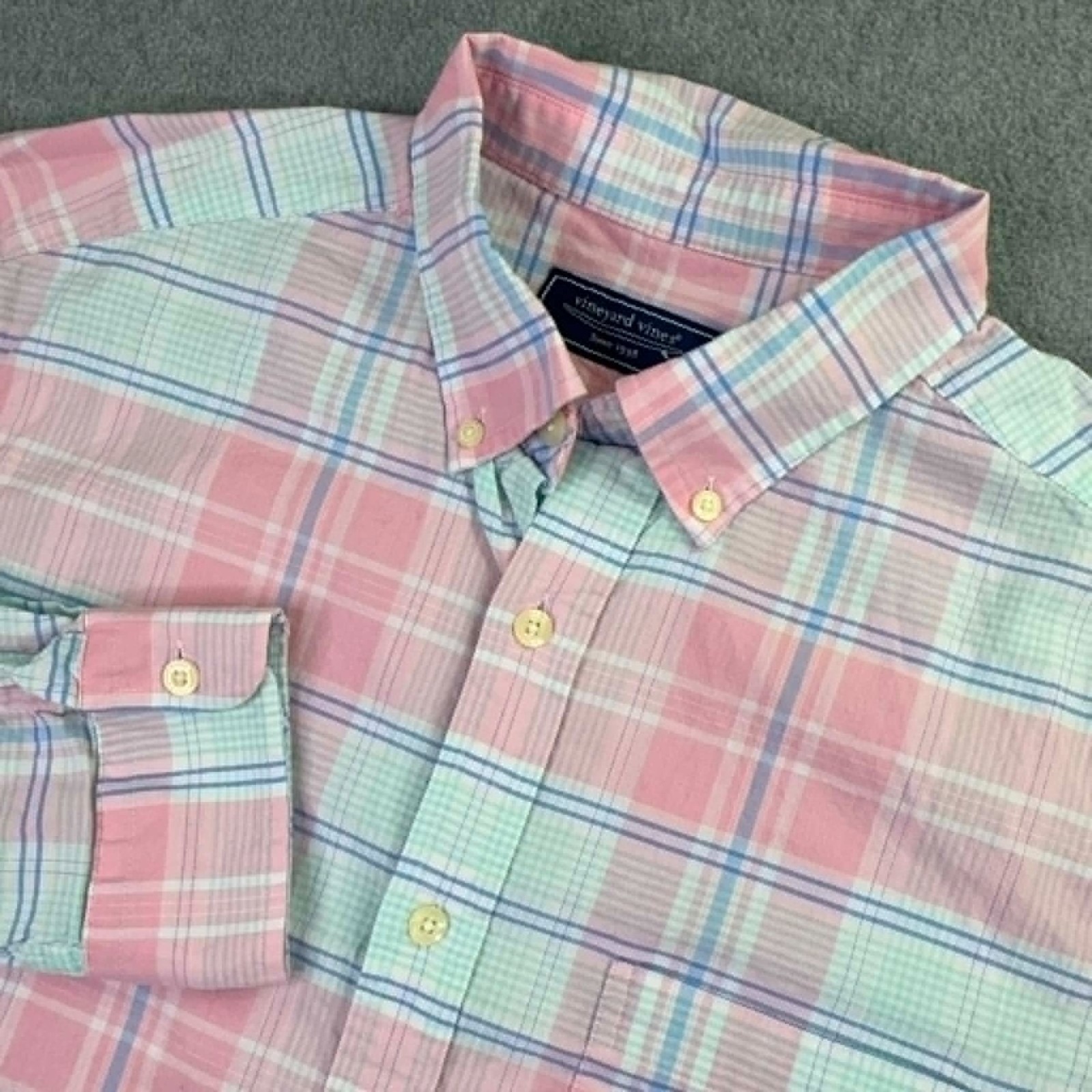 Vineyard Vines Button Down Shirt Men's Size M Pastel Madras Plaid Preppy Whale